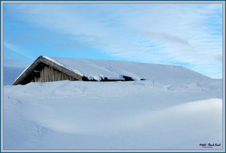 hytte i snø