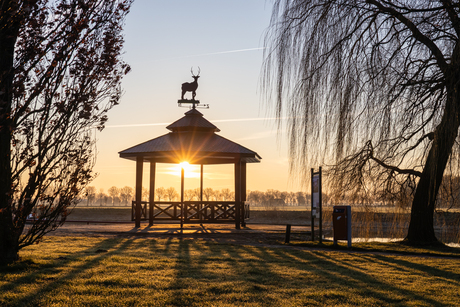 Tempeltje met de lamp aan
