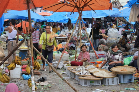 Locale markt in Parapat (Lake Toba, Indonesië)