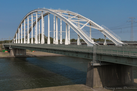 Spoorbrug over het Schelde-Rijnkanaal