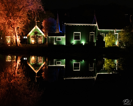 Een schilderij van licht en water — puur avondmagie. 