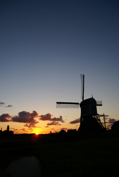 Molen bij zonsondergang