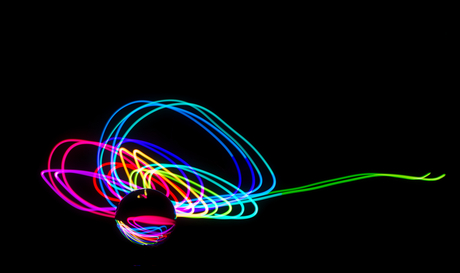  lightpaint door spijkergaatjes