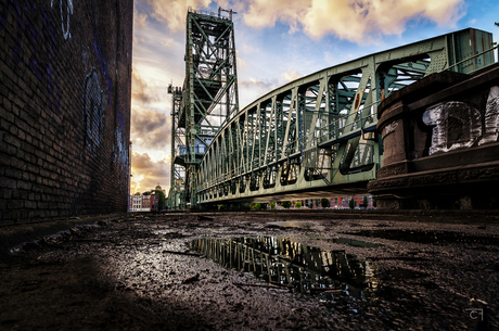 Hefbrug met zonsondergang