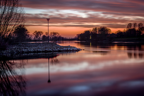 Zondsondergang bij de IJssel