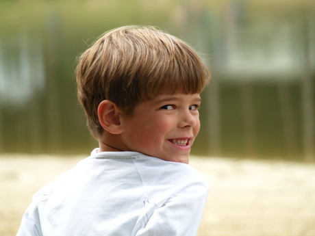 een lach van een jongen