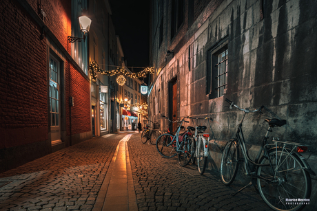 Straat in Maastricht in de avond