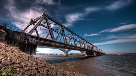 Moerdijkse treinbrug