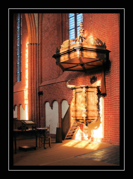 Interieur kerk van Zeerijp