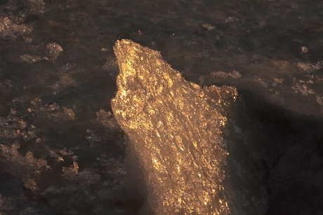 ijskristallen op het wad bij Ameland