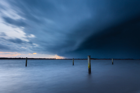 Donkere wolken boven de Belterwijde