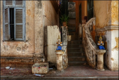 Huis op tempelcomplex Phnom Penh