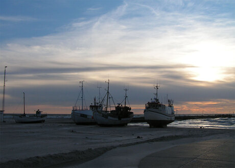 Een schip op 't strand ....