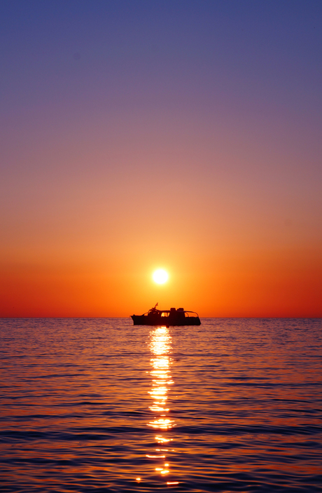 Zonsondergang met bootje