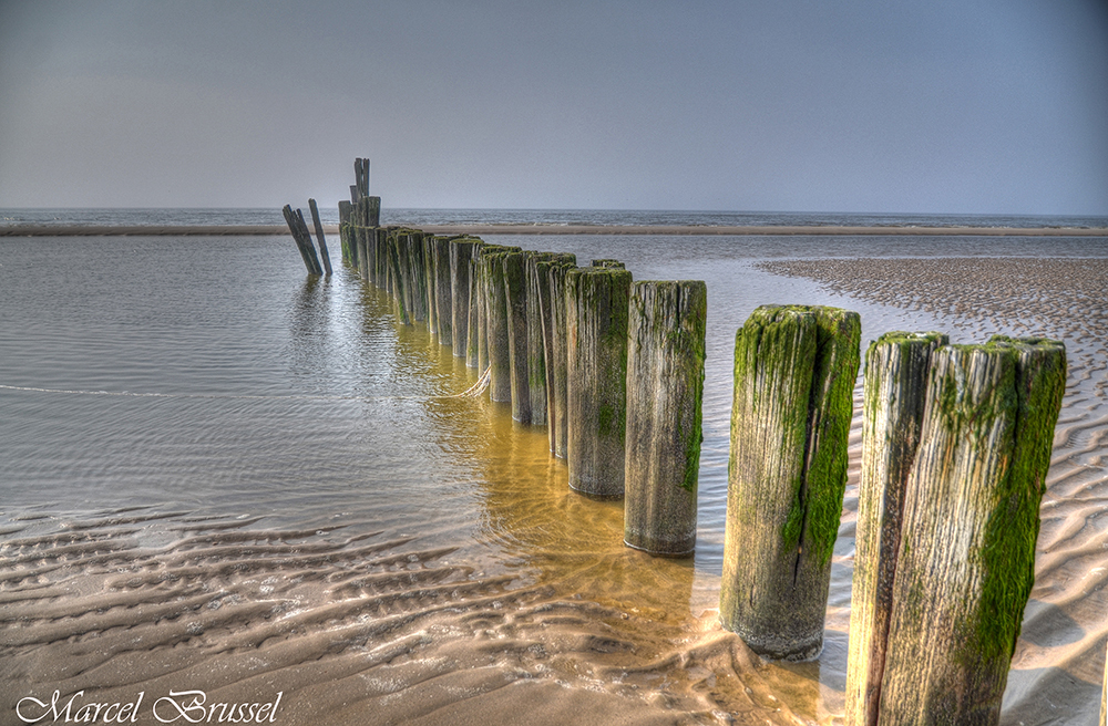 rust - Heerlijk op een rustige middag wat foto's gemaakt op het strand.het was de bedoeling om wat te doen met lange belichtingstijden maar de paaltjes ston - foto door mareli01 op 28-04-2014