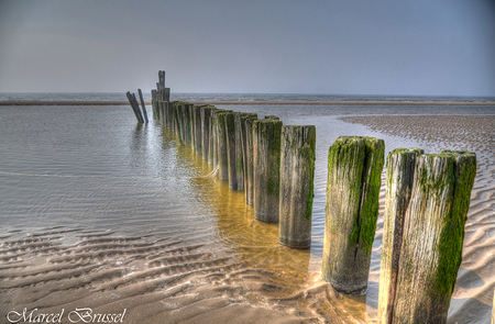 rust - Heerlijk op een rustige middag wat foto's gemaakt op het strand.het was de bedoeling om wat te doen met lange belichtingstijden maar de paaltjes ston - foto door mareli01 op 28-04-2014