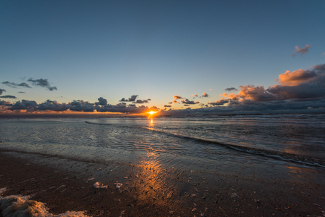 Ondergaande zon in Bakkum.