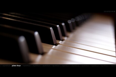Repetition / piano keys