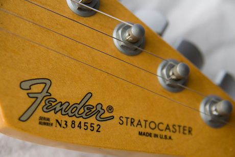 Fender STRATOCASTER