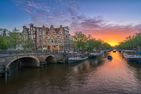 Zonsondergang aan de Papiermolensluit in Amsterdam