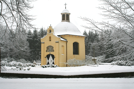 KERKJE IN DE SNEEUW