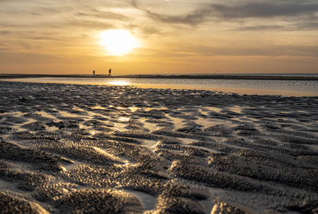 Zonsondergang bij eb