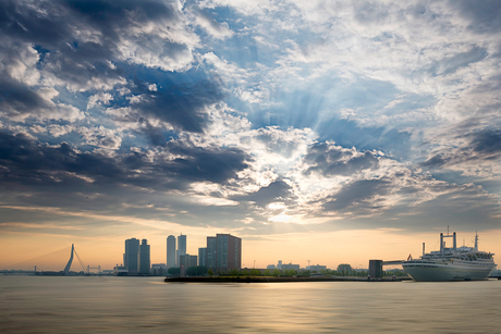 Zonsopkomst in Rotterdam.