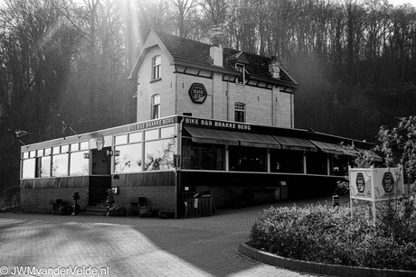 Mooie in mergel uitgevoerde B&B Brakkenberg in het heuvellandschap