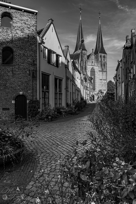 Bergkerk Deventer in z/w