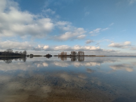 Grevelingen meer met spiegeling.....