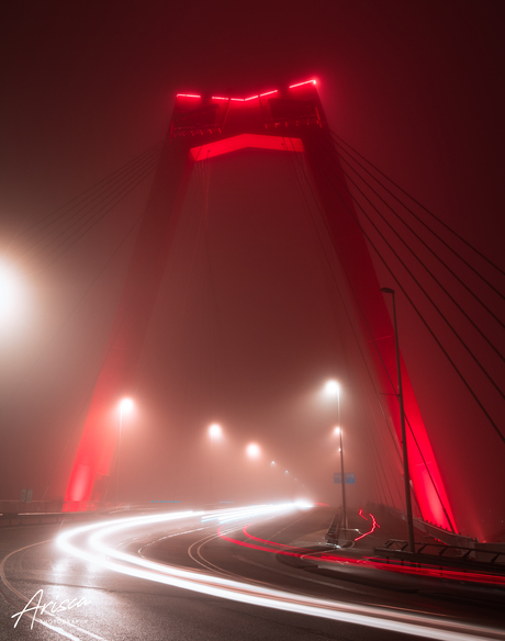 Een mistige Willemsbrug