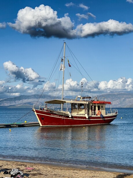 oude boot te Dassia