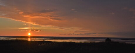 Zonsondergang aan het Ijselmeer 