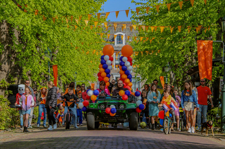 Kleurrijke Koningsdagoptocht