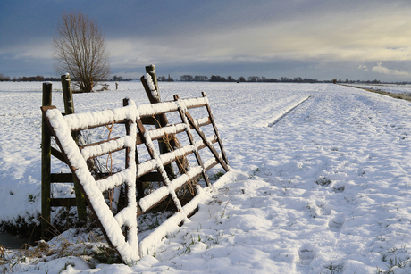 Het hek is van de dam