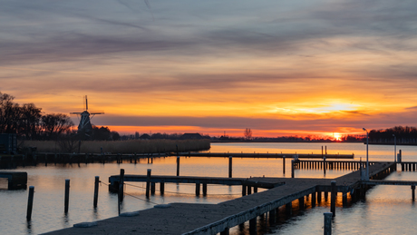 Jachthaven Oude Veer bij een spetterende zonsondergang