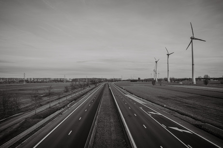 Snelwegen en Windturbines