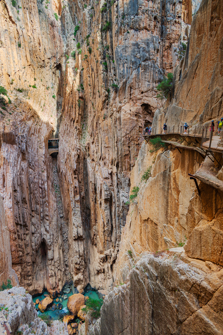 Langs de rand van afgrond