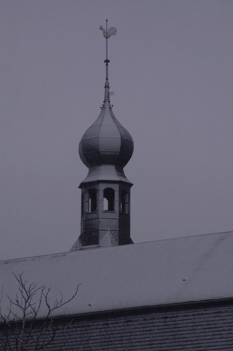 toren in de sneeuw