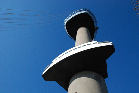 De euromast wordt aan het lijntje gehouden