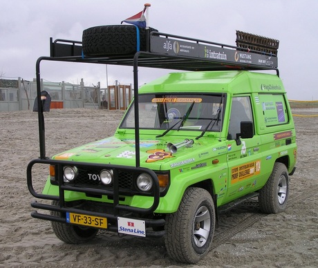 P9290397.jpg TOYOTA Landscruiser op strand Terheijde 29 sept 2007