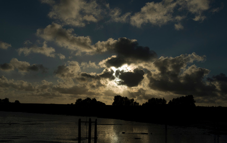 45 wolken boven de Westerschelde tpv de Kaaiweg, (-1EV 1,6).jpg