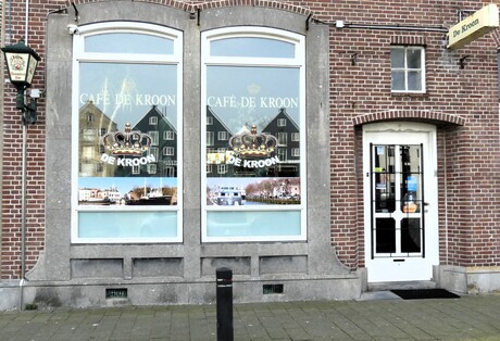 P130323   Maassluis binnenhaven   Cafe  de Kroon gevel  6 mrt 2026 