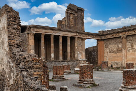 `De Basilica (Pompeii)
