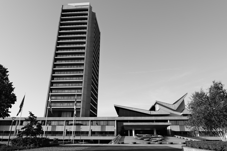 Provinciehuis in zwart wit