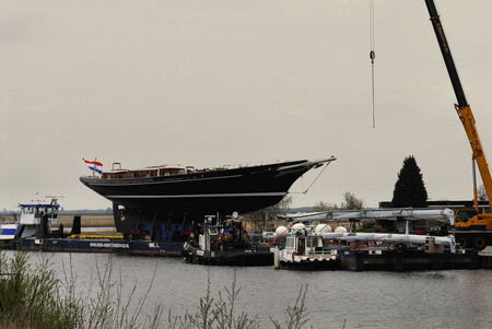 Meteor +masten 2 - Even een overzicht, de twee masten liggen op een andere ponton die grijze dingen zijn dat, totale lengte van de beide pontons 2 x 63mtr =126mtr en di - foto door Thomas_zoom op 12-04-2007 - deze foto bevat: meteor2
