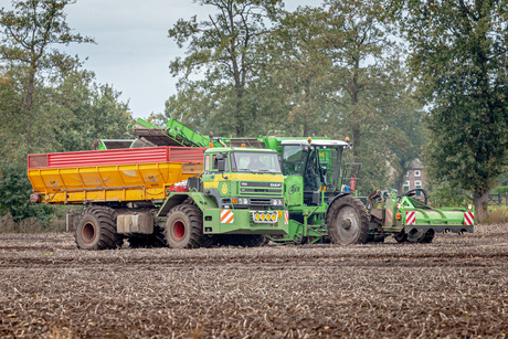 AVR Aardappelrooier en transportvoertuig