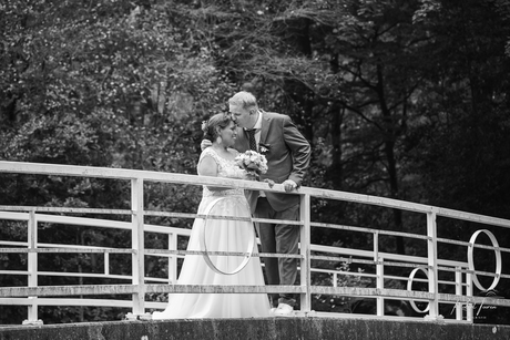 bruidspaar dan in zwart wit