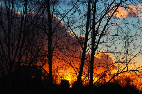 Wolken in vuur en vlam bij Sunset