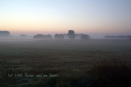 Zonsopkomst in de mist